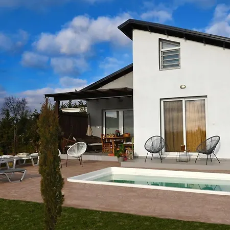 בית נופש Iris 3 Paralía